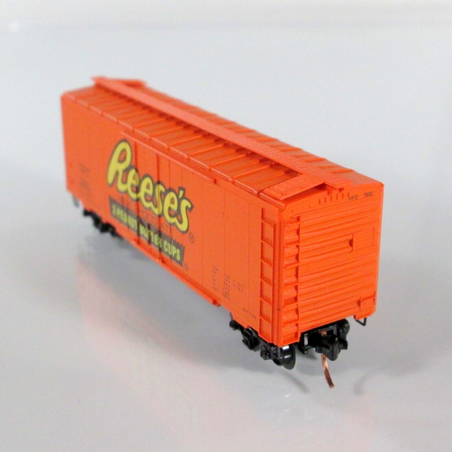 N Scale Hershey's REESE'S Peanut Butter Cups 40' Box Car --- Micro Trains 21300