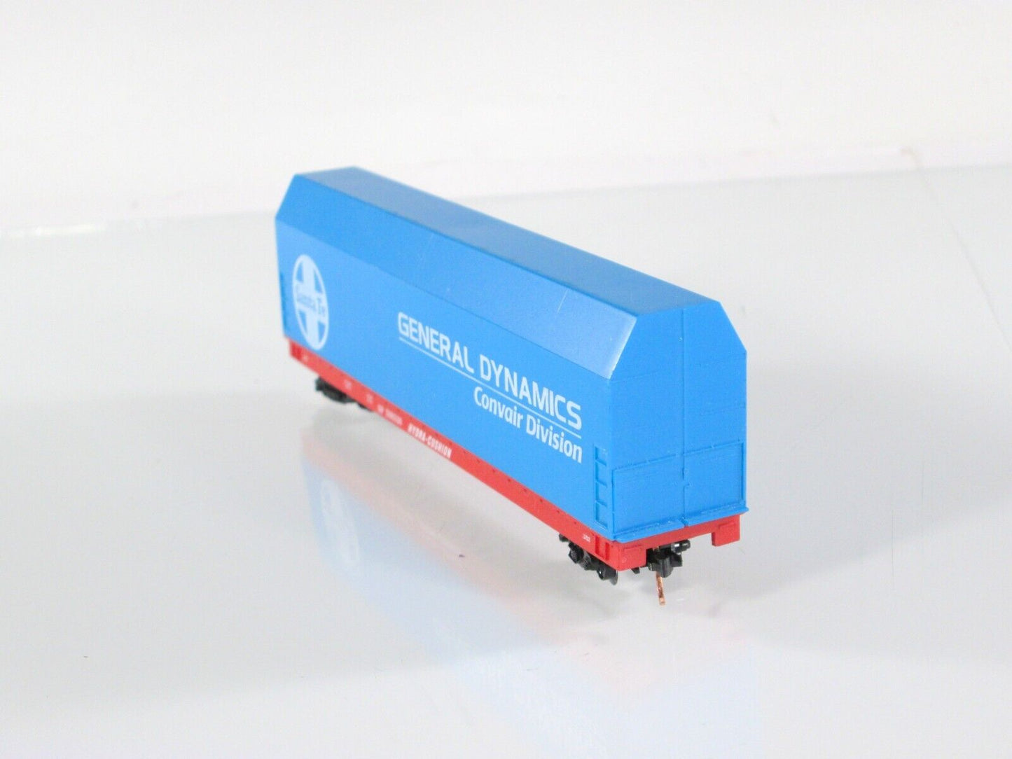 N Scale GENERAL DYNAMICS Santa Fe Aircraft Skybox on Flat Car - SP 598326 -- LBF