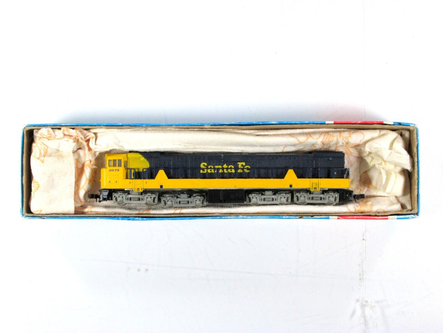 N Scale ***SANTA FE*** GE U50 Diesel Locomotive, ATSF 9972 - Con-Cor 3301