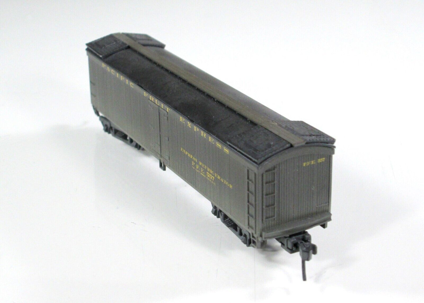 N Scale **UNION REFRIGERATOR** Factory Weathered 50' Reefer #3321, Athearn 17187