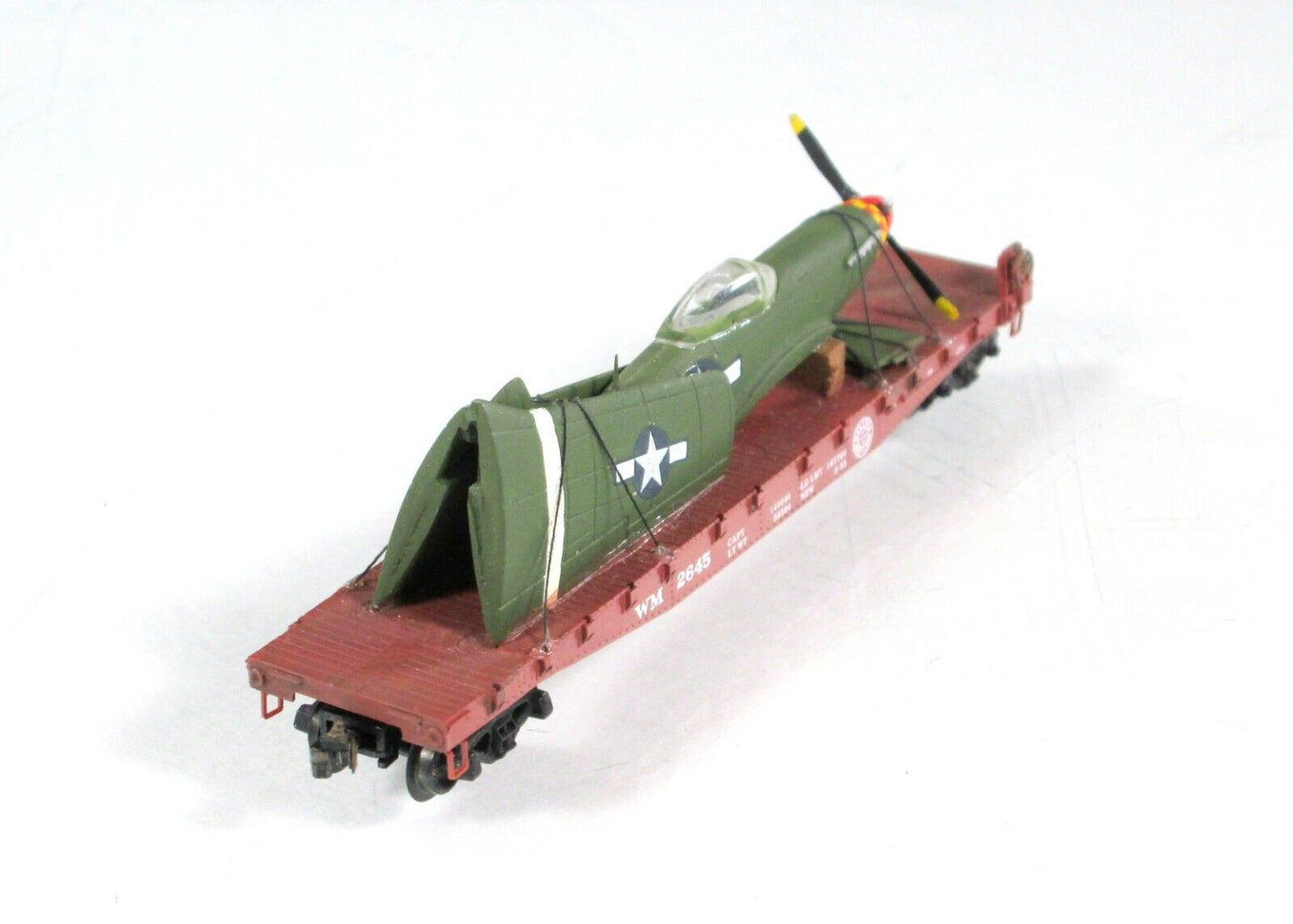 N Scale United States WWII Fighter Plane on Flat Car -Micro Trains, Knuckle Cplr