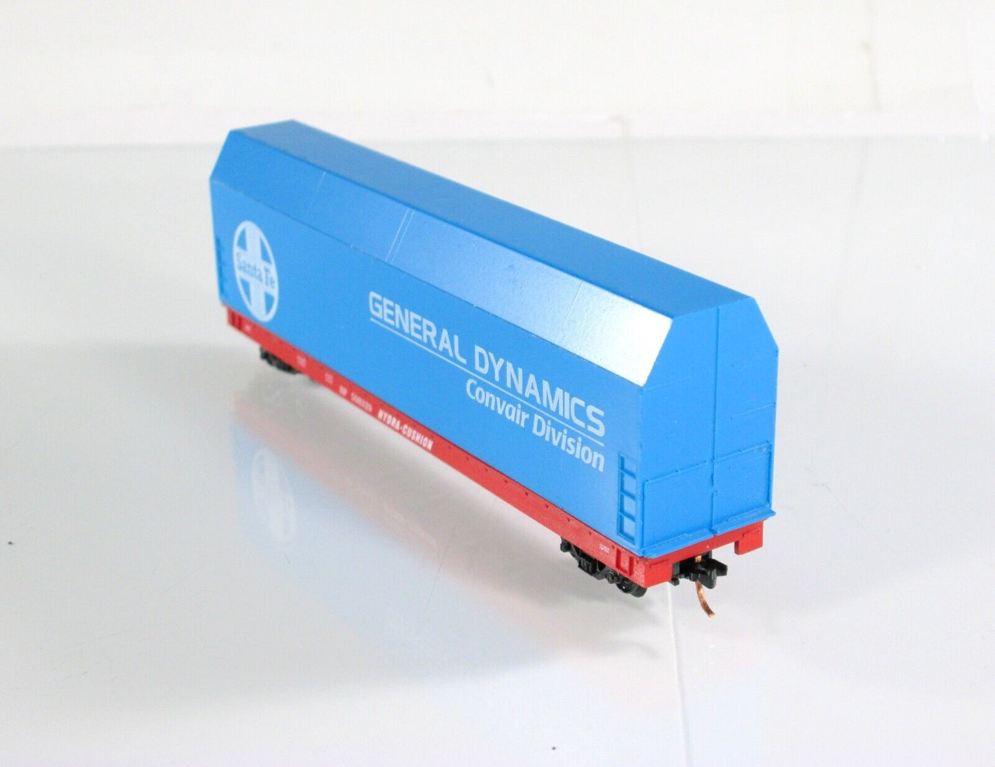 N Scale GENERAL DYNAMICS Santa Fe Aircraft Skybox on Flat Car - SP 598329 -- LBF