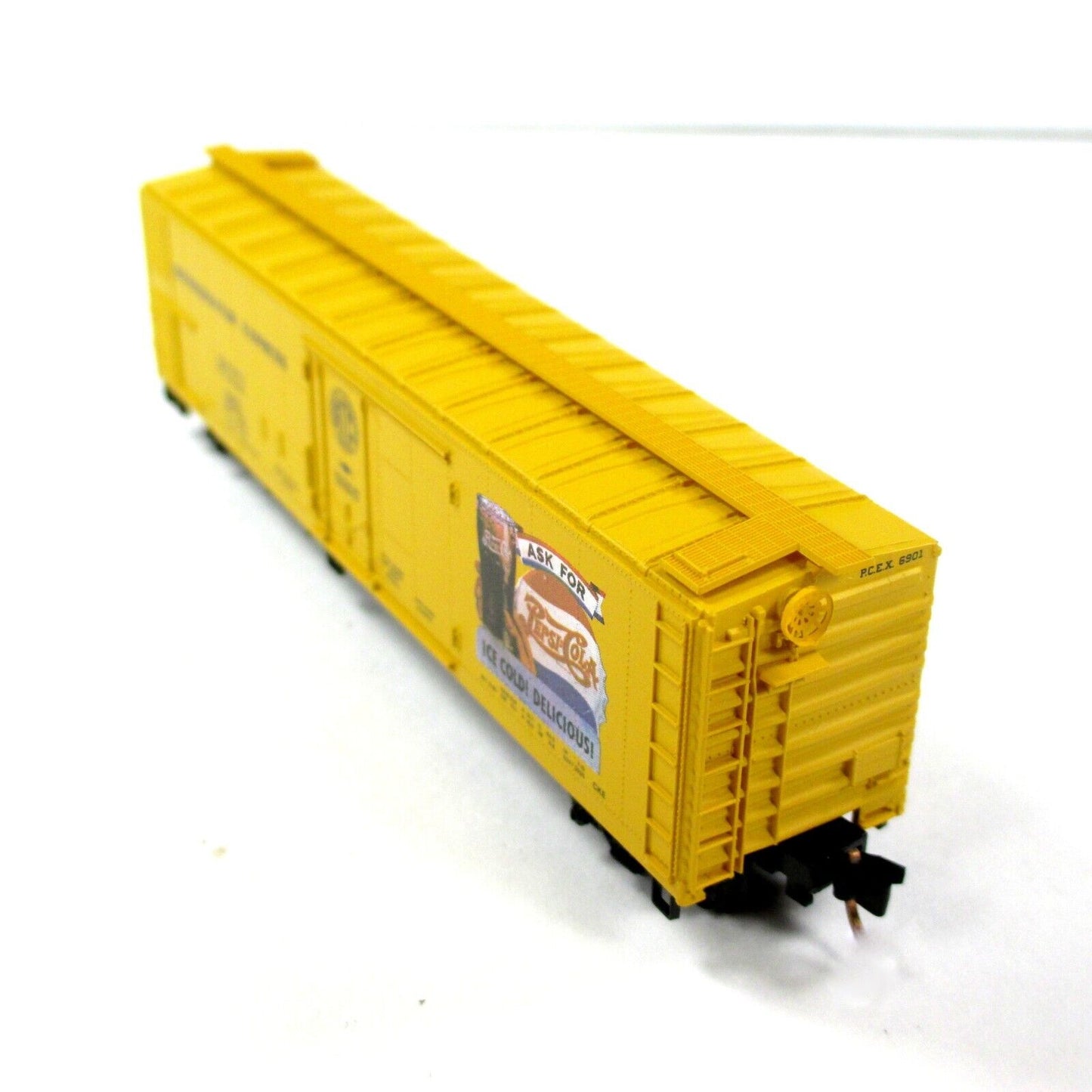 N Scale PEPSI-COLA / PEPSICO - 51' Reefer Box Car -PCEX 6901 -Micro Trains 69090