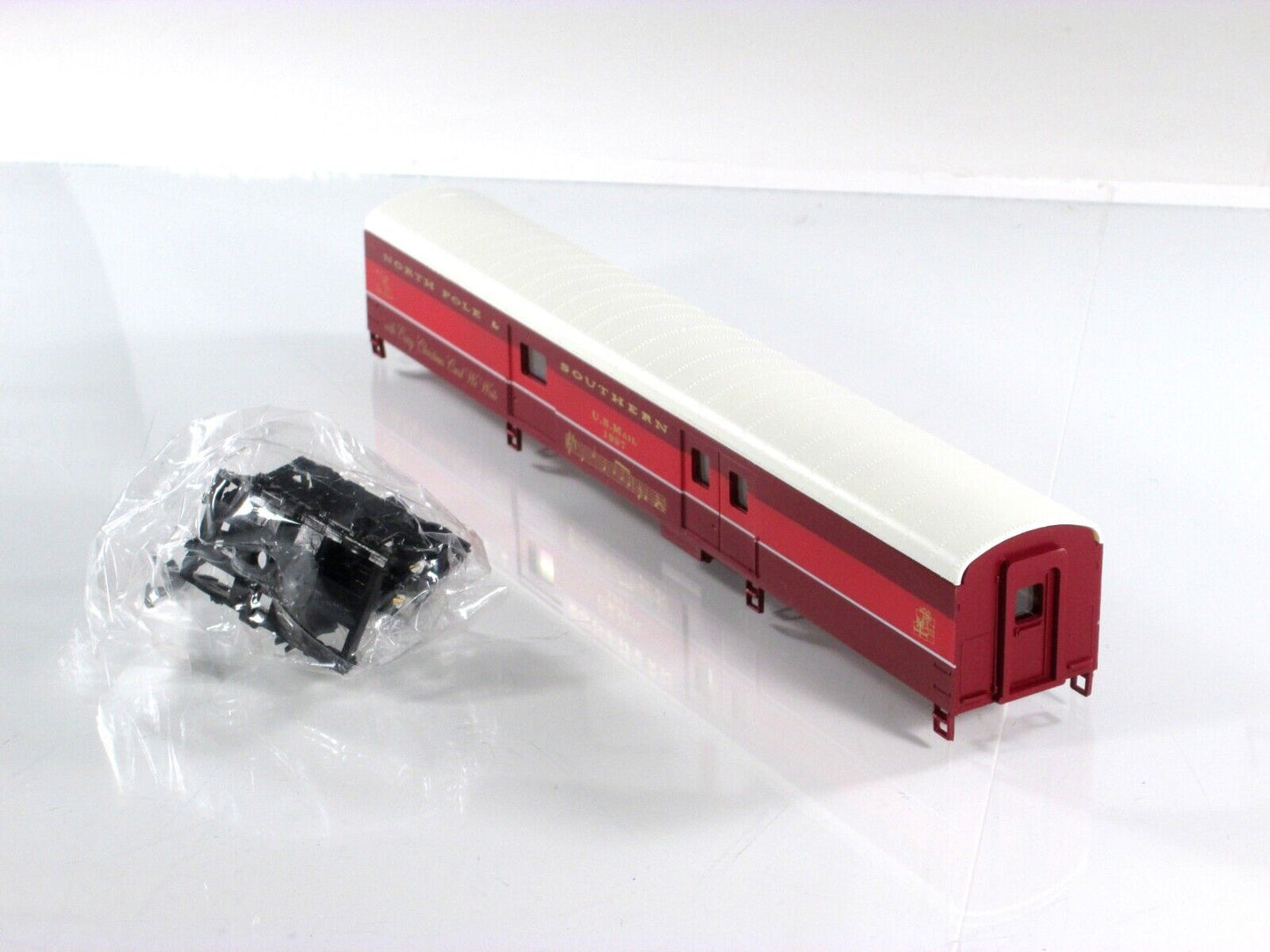HO Scale **NORTH POLE & SOUTHERN** 1997 CHRISTMAS, 72' Baggage-RPO Car - Con-Cor