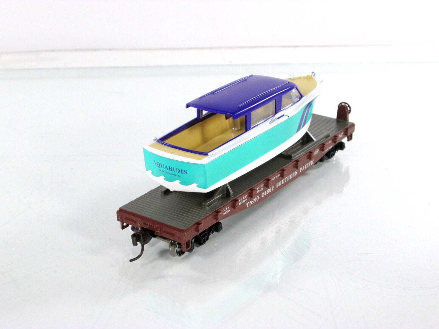 HO Scale ***SOUTHERN PACIFIC*** Flat Car w/ Boat, SP 24662 - Athearn 96321 *RARE