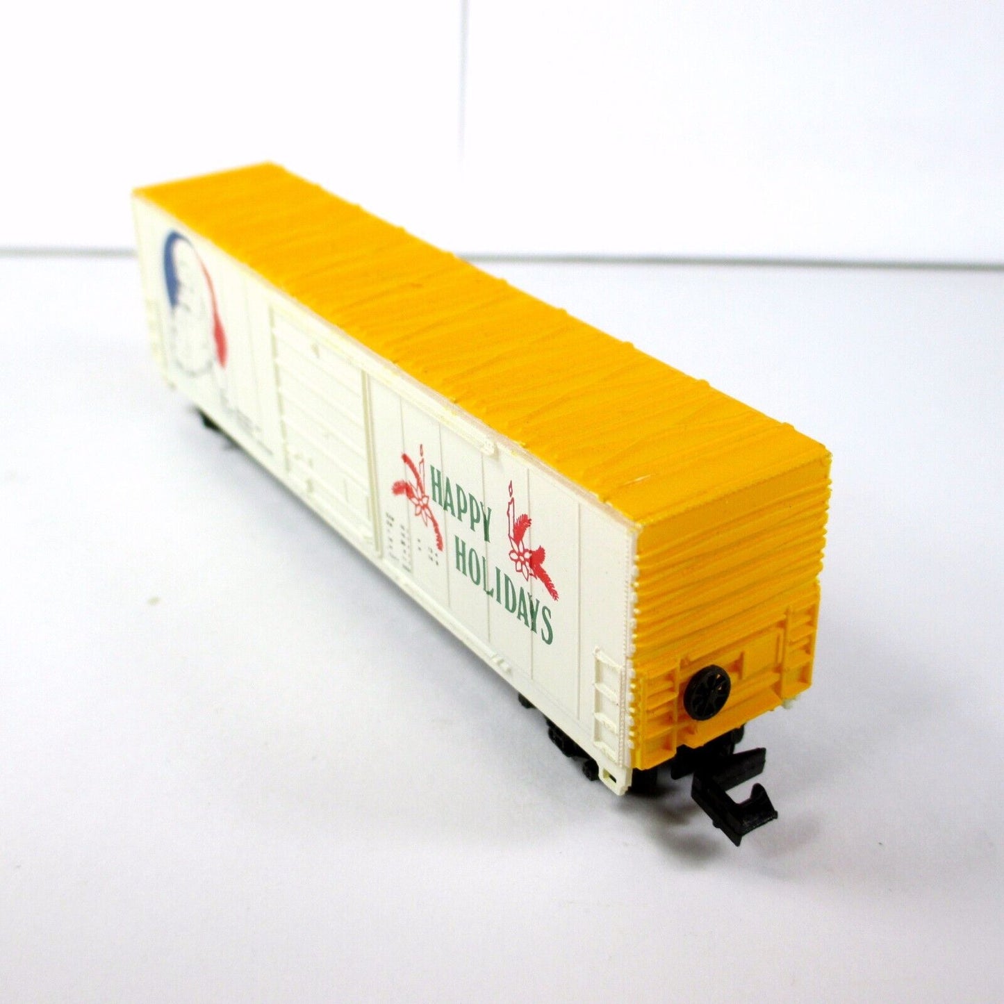 N Scale ***HAPPY HOLIDAYS*** CHRISTMAS 50' Single Door Box Car ---- Bev-Bel 2170