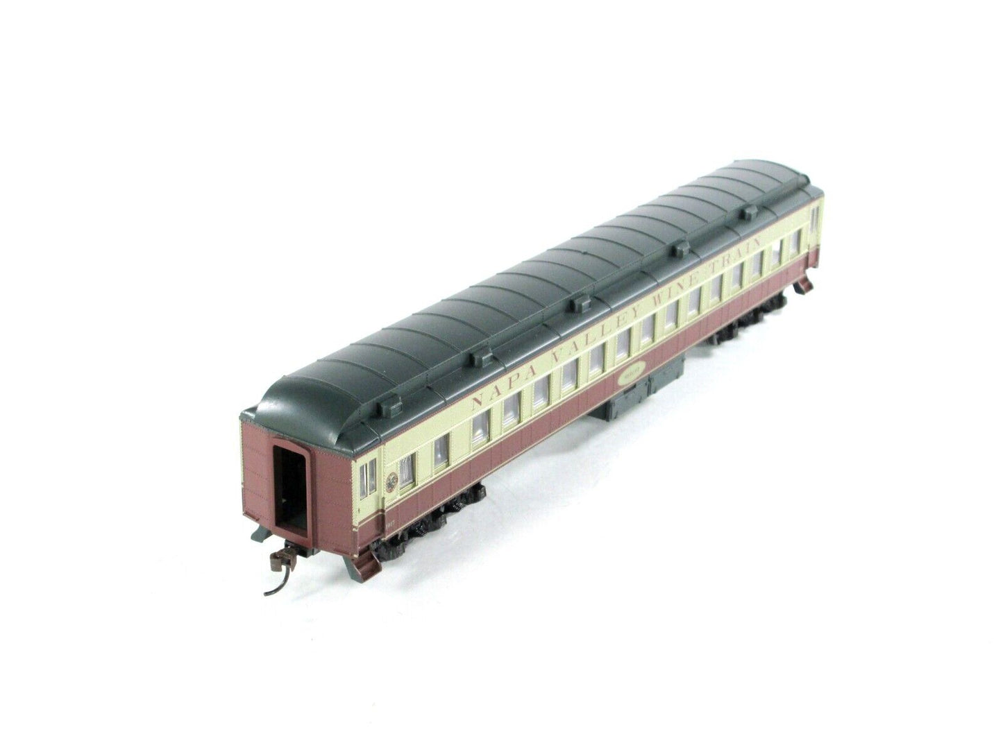 HO Scale ***NAPA VALLEY*** Passenger Coach "Merlot", NVRR 1017 ---- Athearn 8503