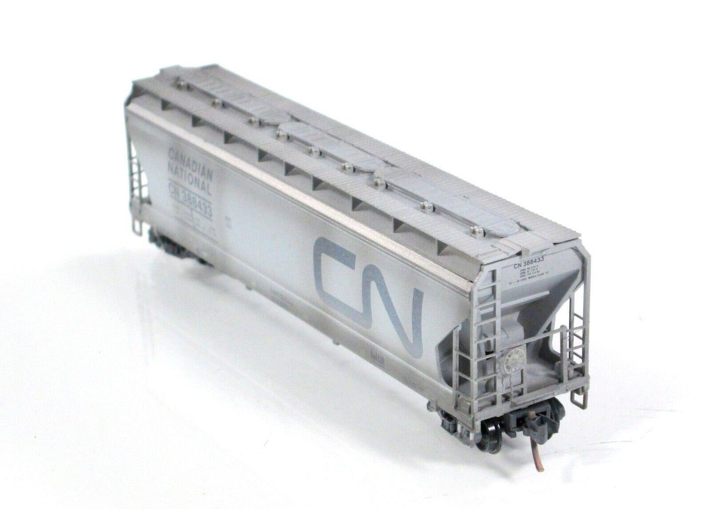 N Scale ***CANADIAN NATIONAL*** Weathered Hopper #388531 --Micro Trains 09444230