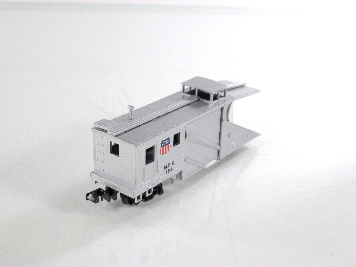 N Scale ***UNION PACIFIC*** MoW Russell Snow Plow, MPX 186 --- Walthers 932-8502