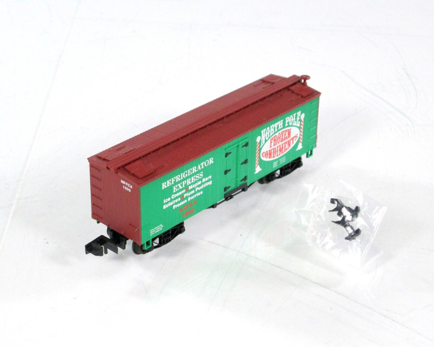 N Scale ***NORTH POLE*** 36' Old Time Reefer, NPFCX 1999 - Roundhouse 8946 *RARE