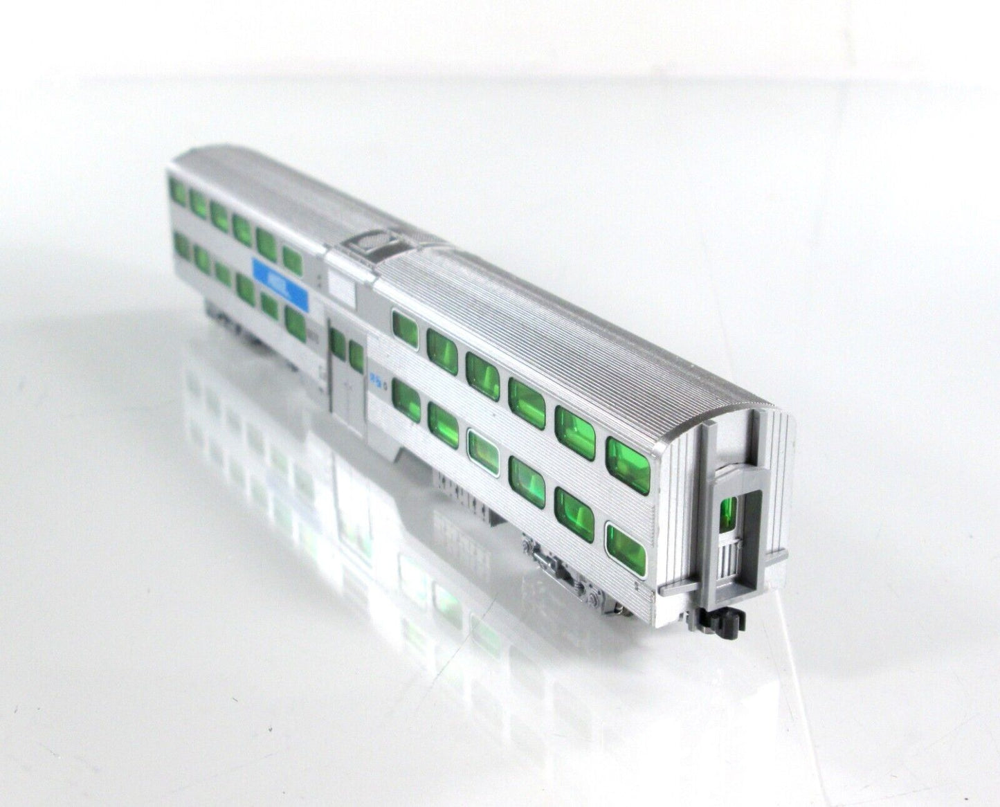 N Scale **CHICAGO METRA** Bi-Level Commuter Passenger Car #6070 -- Kato 106-8701