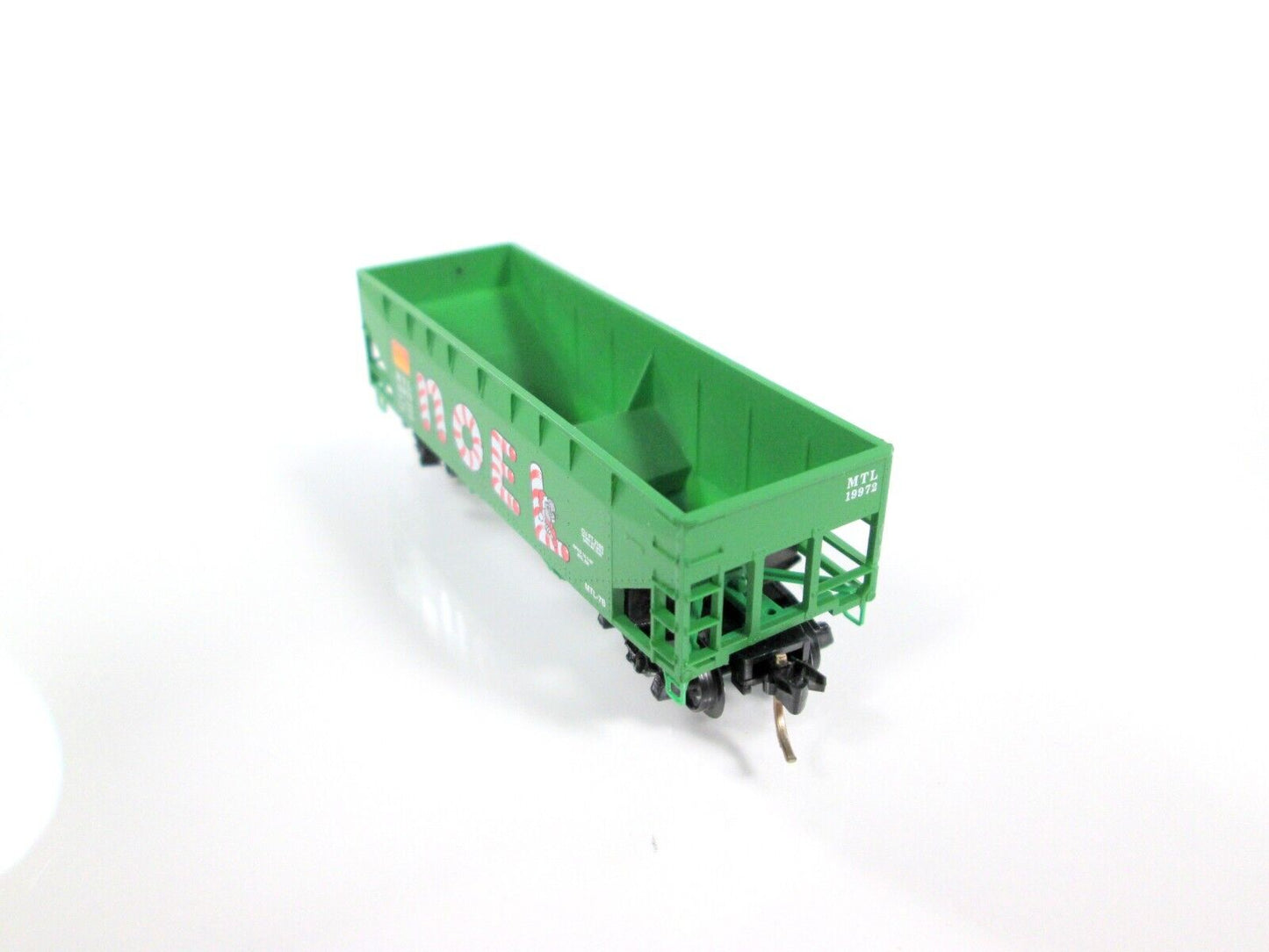 N Scale *NOEL* 33' Twin-Bay Hopper Holiday Car, MTL 19972 - Micro Trains 55400