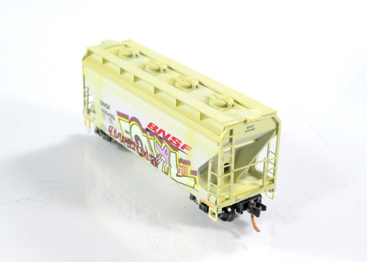 N Scale **BNSF** Weathered & Graffiti ACF Hopper #405492 --Micro Trains 09244280