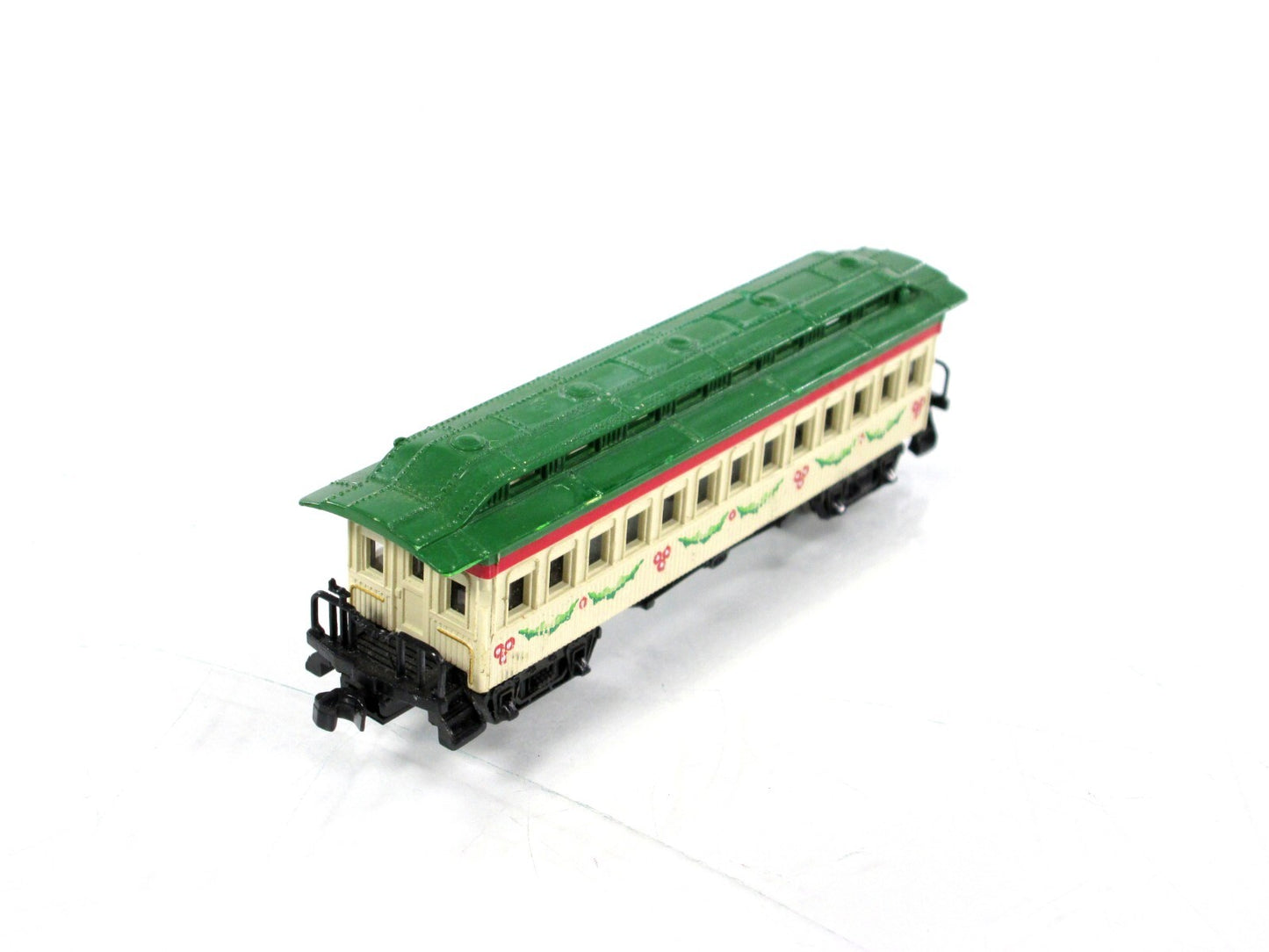 N Scale ***SPIRIT of CHRISTMAS*** Overland Passenger Coach Car --Bachmann 24017