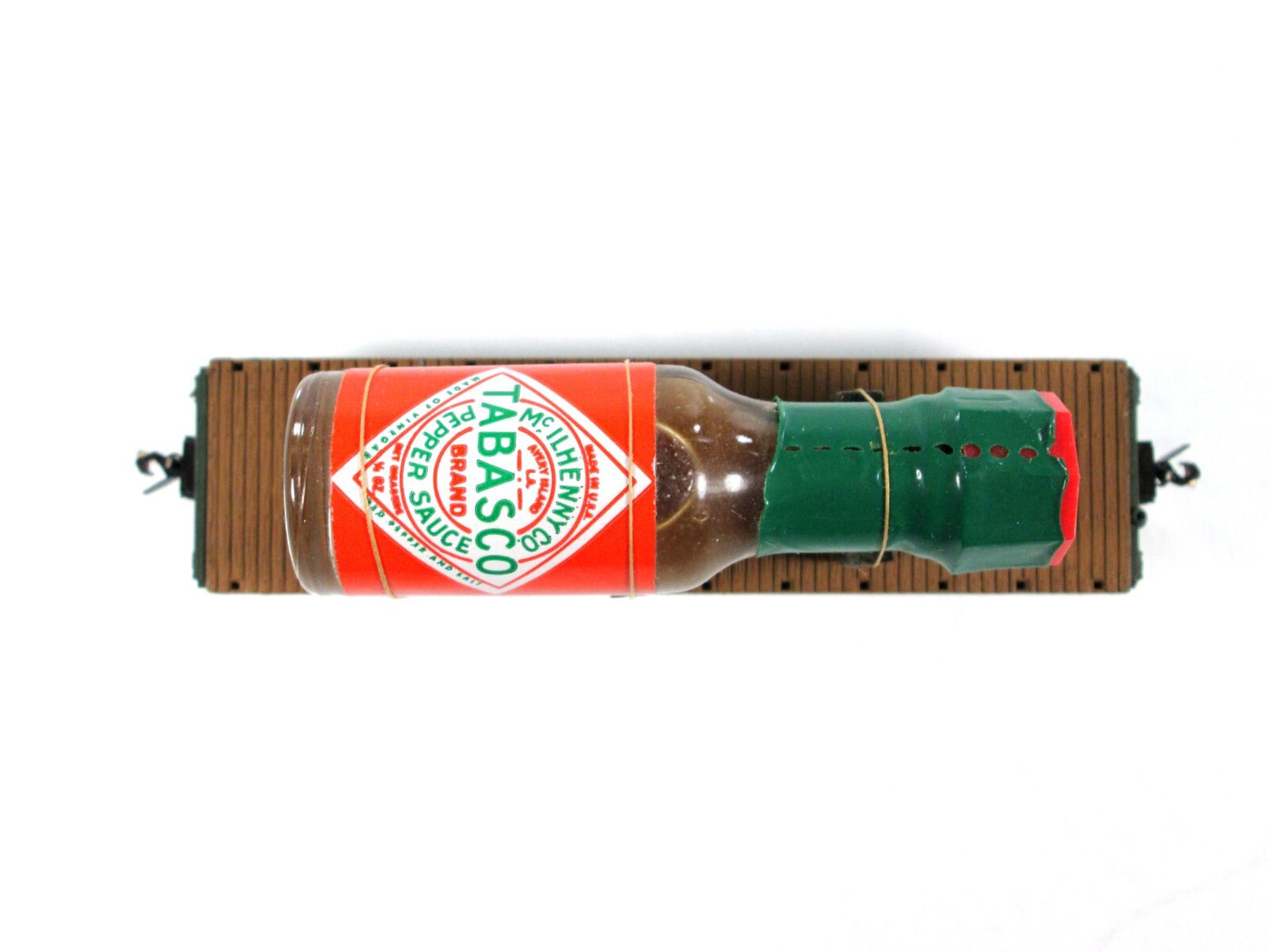 N Scale ***TOBASCO SAUCE*** Bottle on 40' Flat Car, WM 2475 - TRIX, MTL Couplers