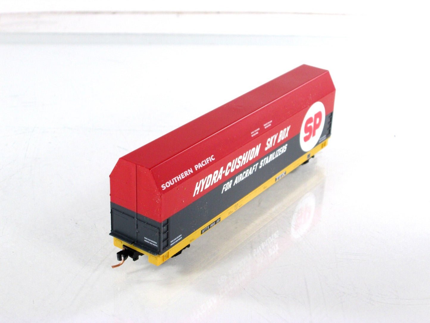 N Scale ***HYDRA-CUSHION SKYBOX*** on Flat Car, SP--TTX 98050 - LBF, MTL Cplrs