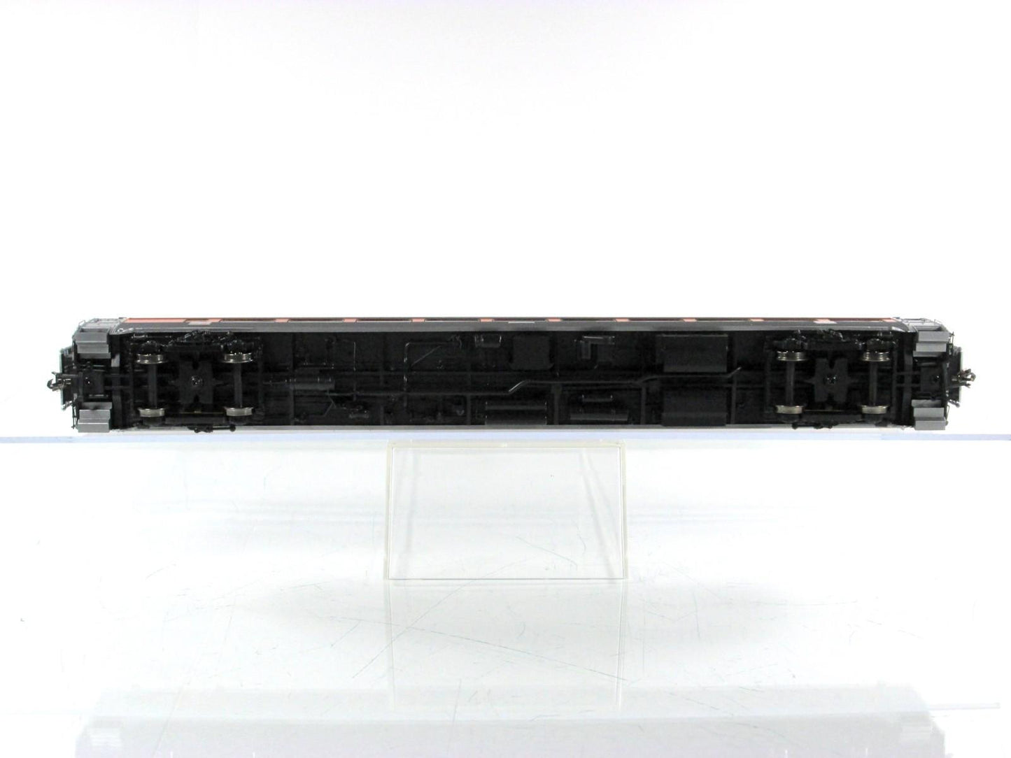 HO Scale ***NEW HAVEN*** Passenger Coach #8650 ----- Rapido 17030, Lighted *RARE