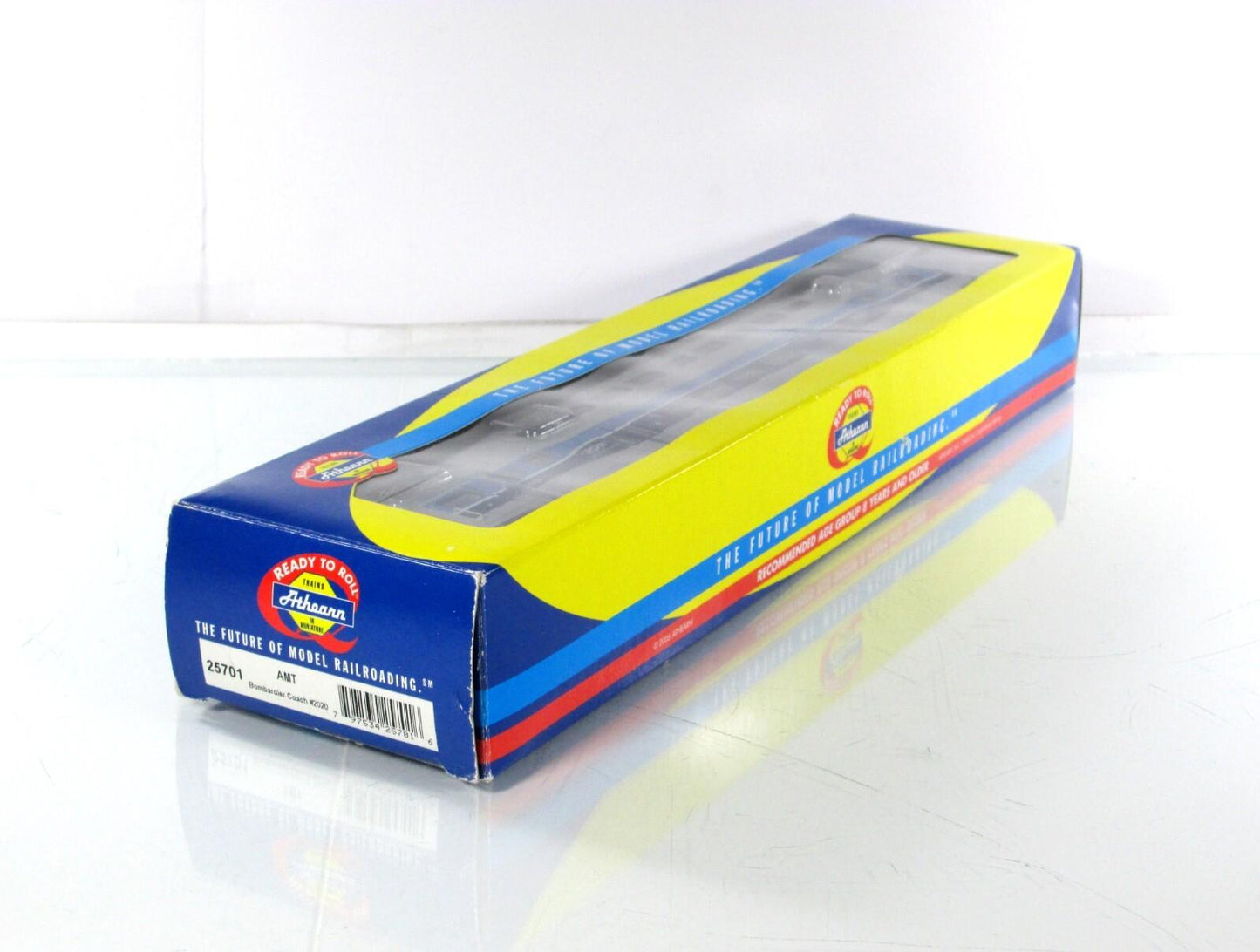 HO Scale ***Agence Metropolitaine de Transport** Coach, AMT 2020 - Athearn 25701
