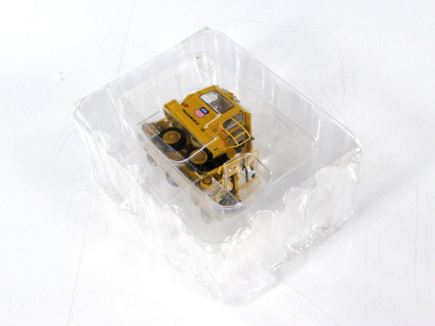 HO Scale **UNION PACIFIC** Trackmobile Switcher Locomotive - Broadway 6018 w/DCC