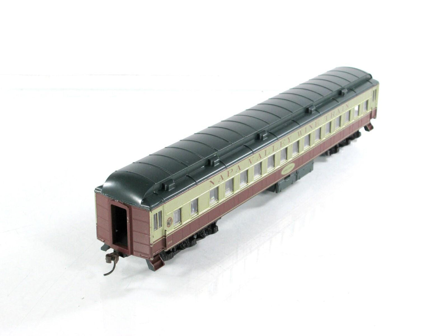 HO Scale **NAPA VALLEY** *Zinfandel* Coach, NVRR 1014 - Athearn 8502, Metal Whls