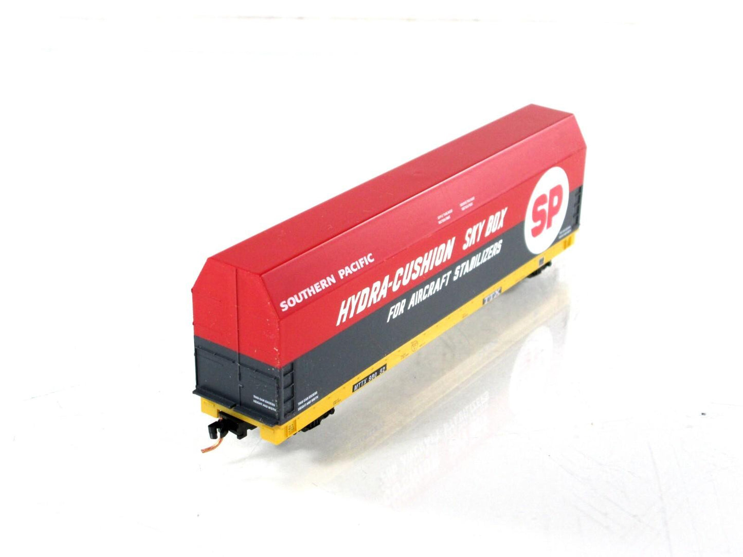 N Scale ***HYDRA-CUSHION SKYBOX*** on Flat Car, SP--TTX 98052 - LBF, MTL Cplrs