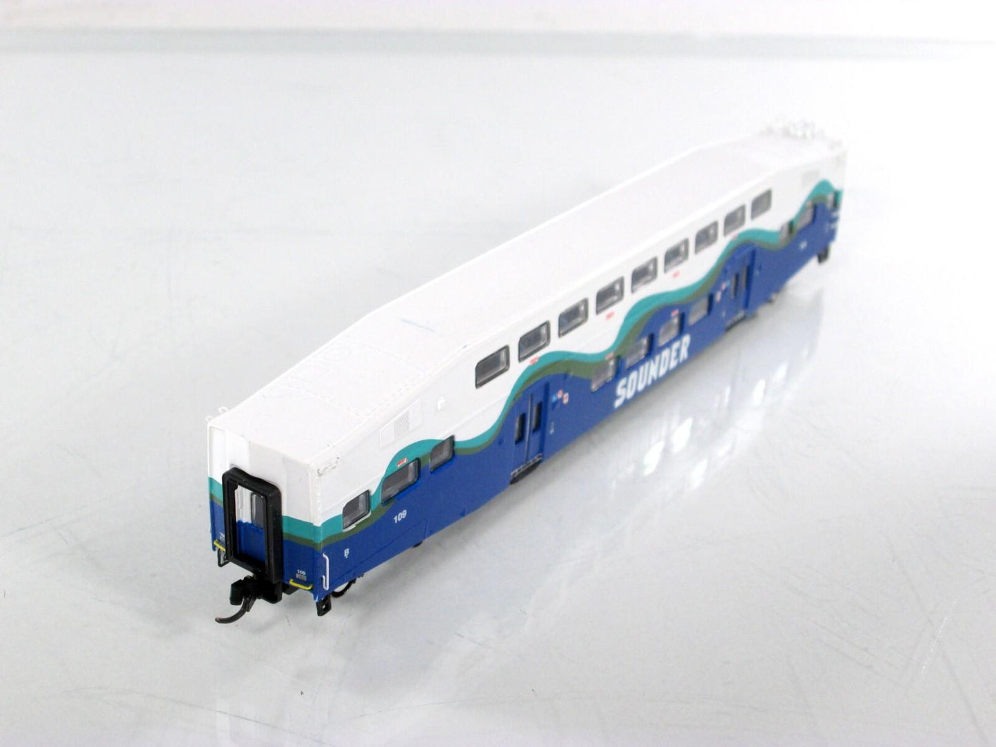 N Scale **SEATTLE SOUNDER** Bombardier Commuter Control Car #109 - Athearn 10163