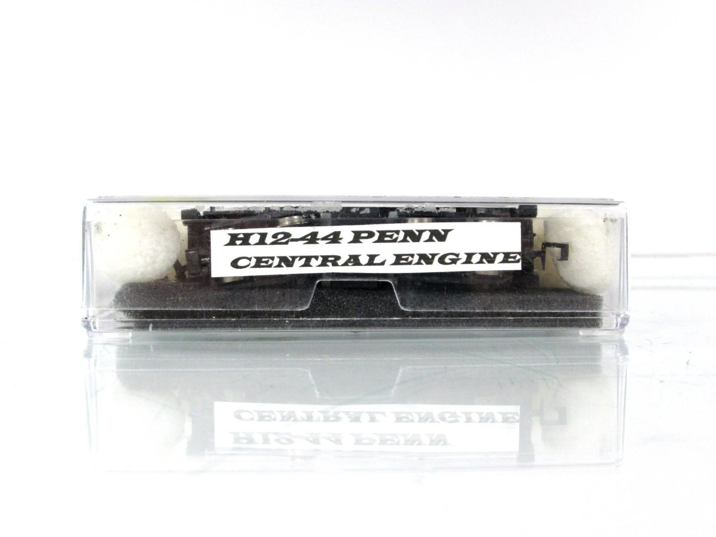 N Scale ***PENN CENTRAL*** FM H12-44 Diesel Switcher Locomotive, PC 8303 -- Trix