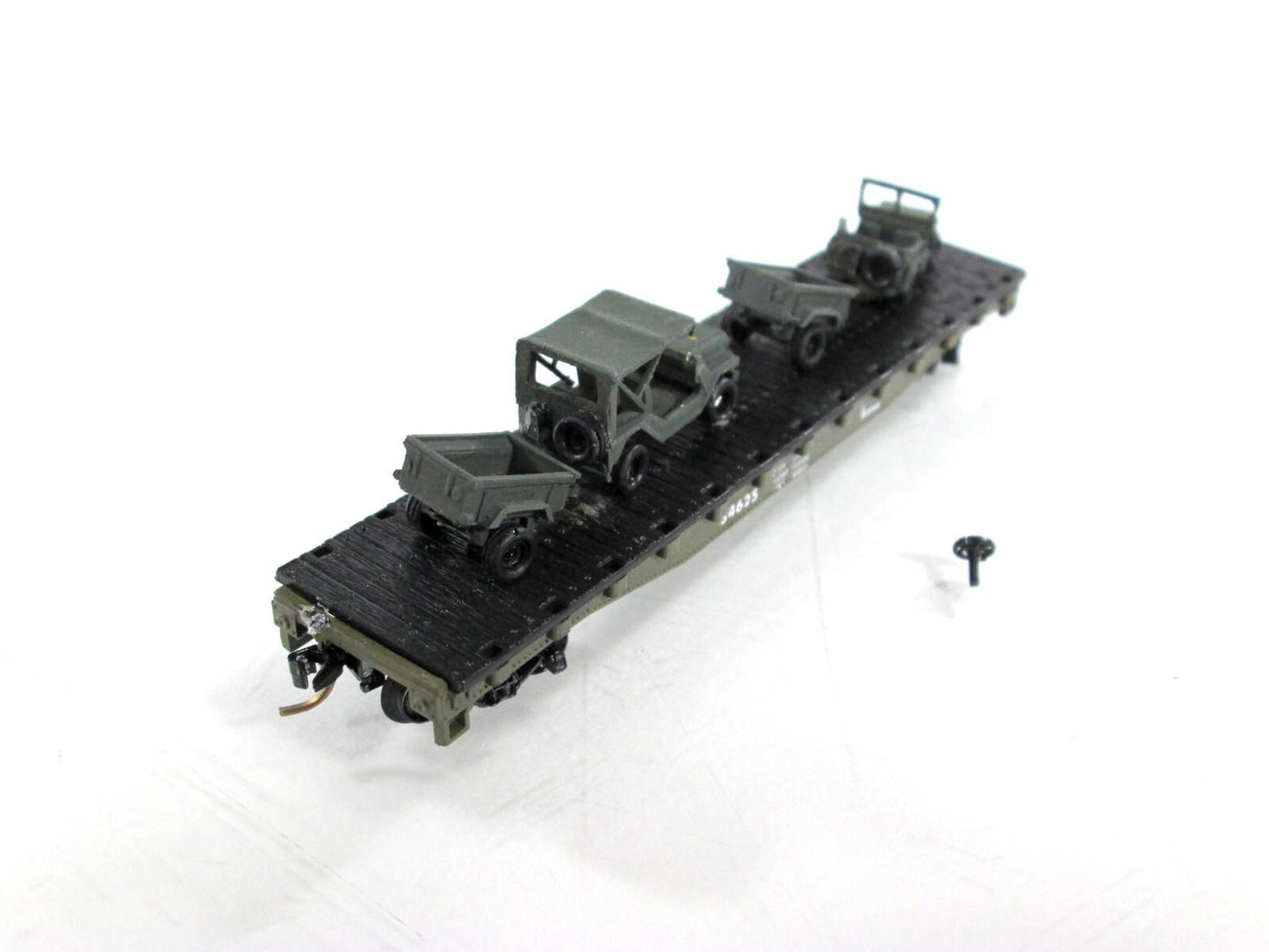 N Scale 50' Flat Car w/ Military Vehicle Loads --- Atlas, MTL Couplers