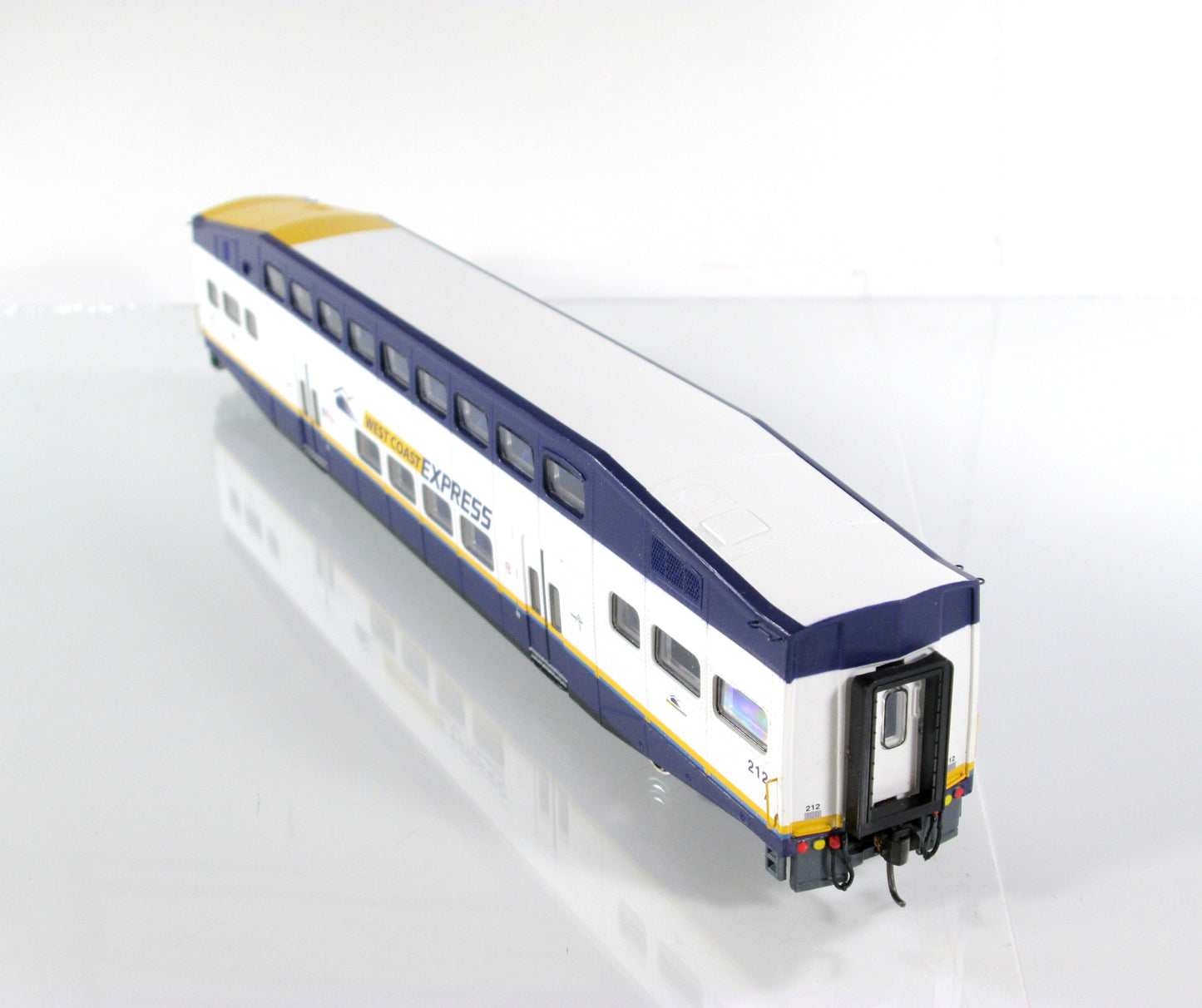 HO Scale **WEST COAST EXPRESS** BOMBARDIER Commuter Car, WCE #212 - Athearn 2564