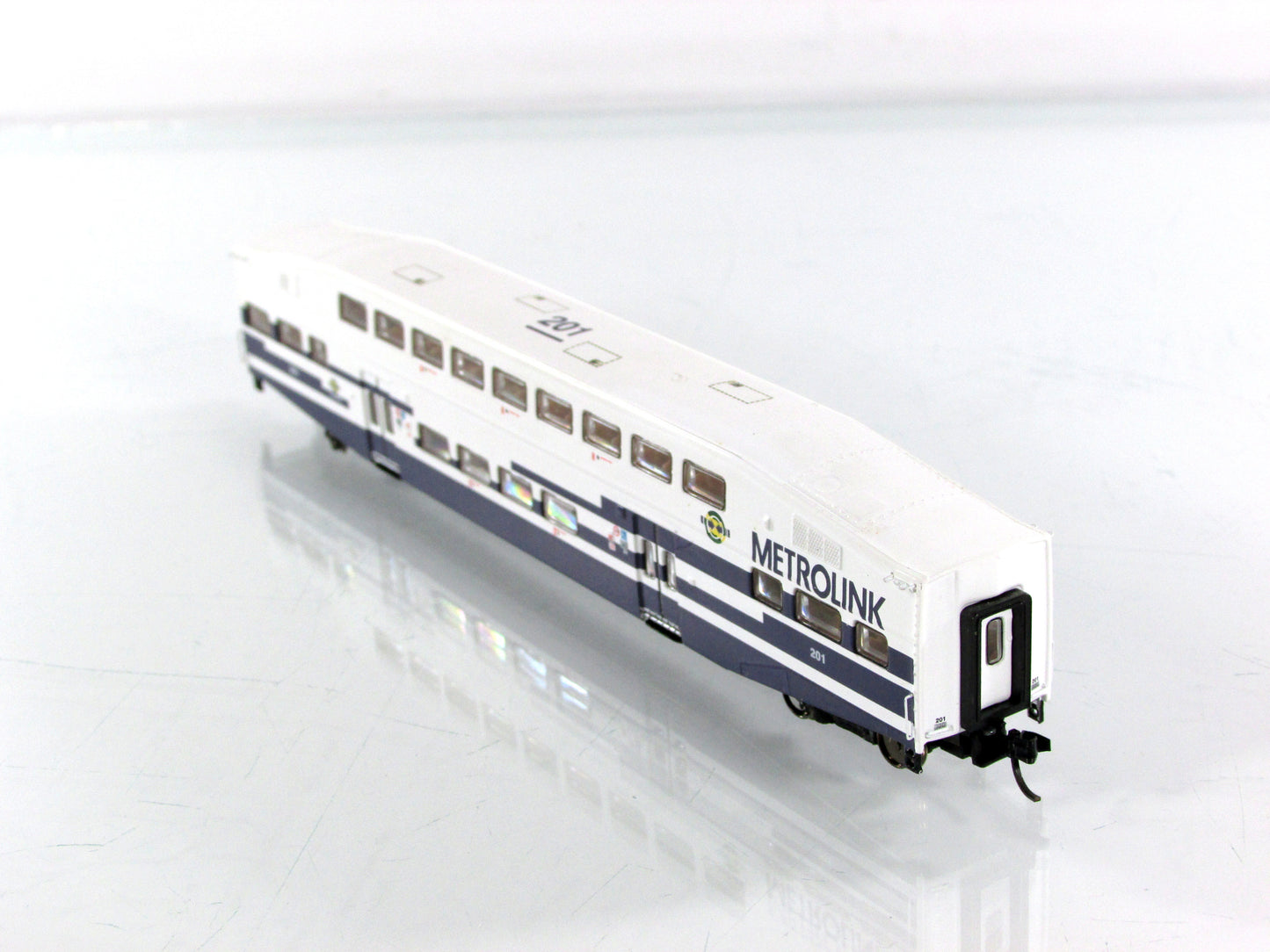 N Scale ***METROLINK*** Bi-Level Bombardier Commuter Coach #201 - Athearn 10140