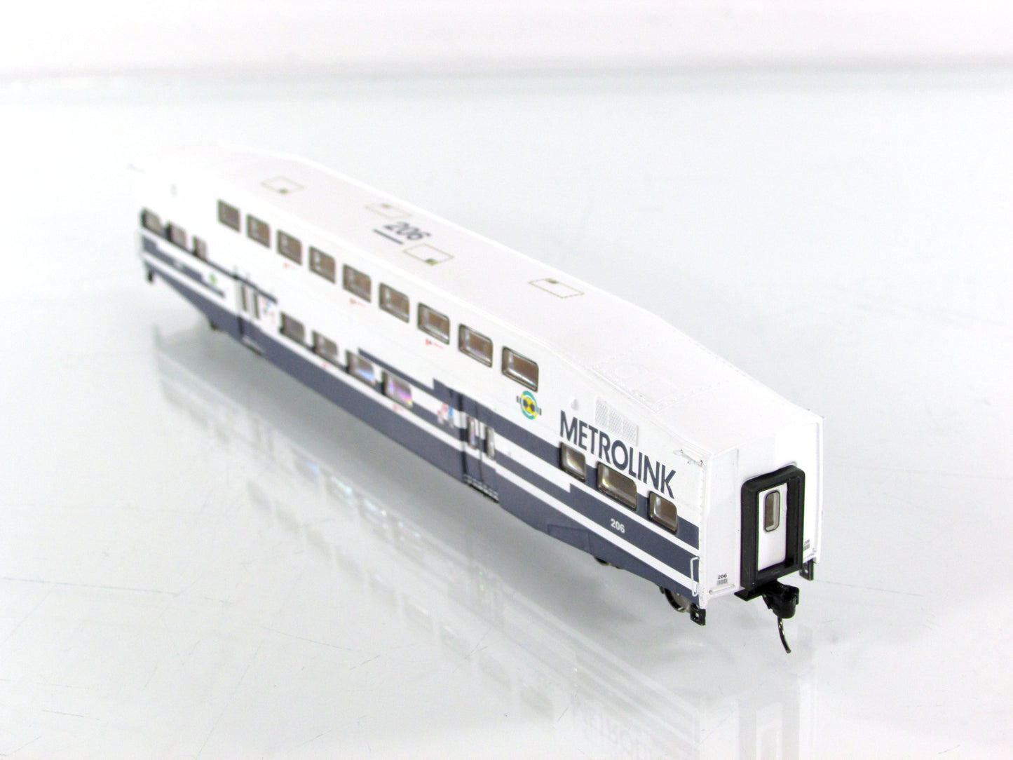 N Scale ***METROLINK*** Bi-Level Bombardier Coach #206 - Athearn 10158 **RARE
