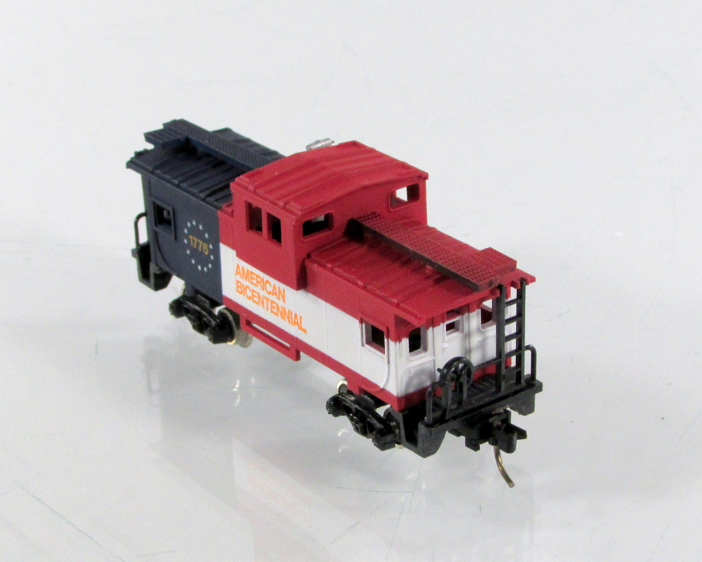 N Scale **AMERICAN BICENTENNIAL 1776-1976** Caboose - Bachmann 5703, MTL Cplrs
