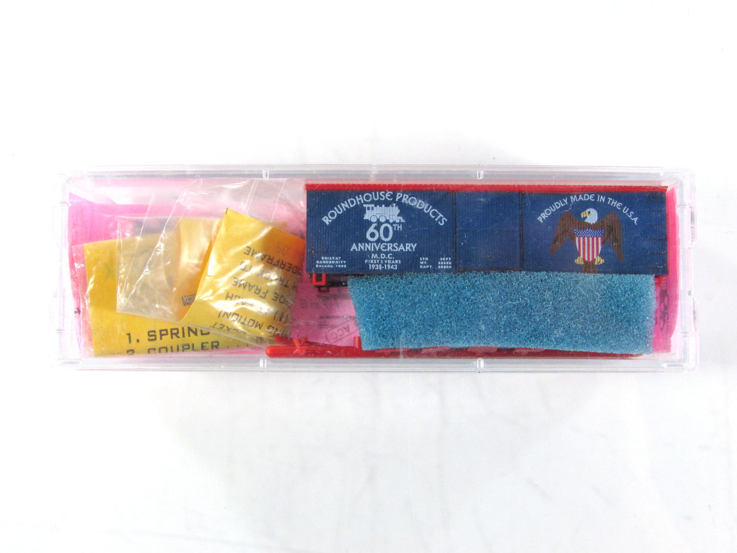 N Scale ***PRIDE IN AMERICA*** Series 36' Old Timer Box Car - Roundhouse 8918