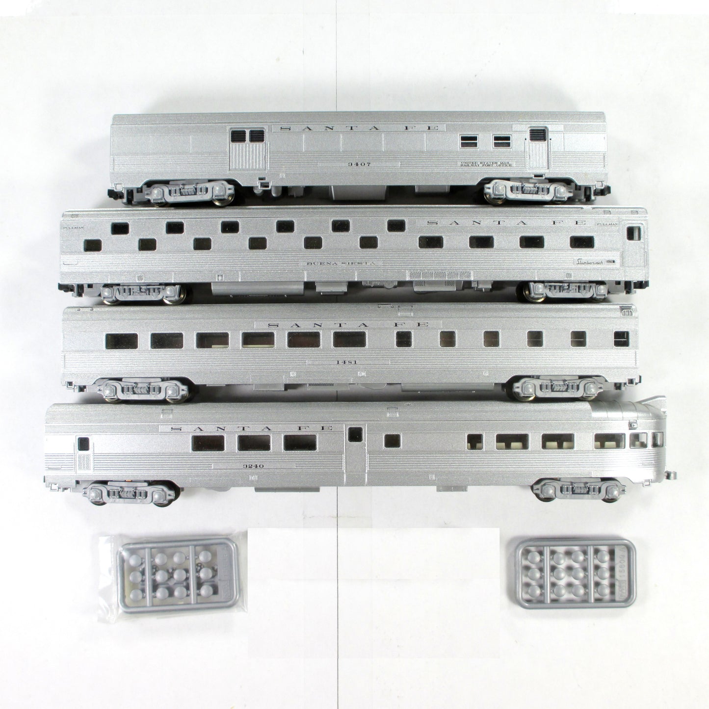 N Scale ***SANTA FE*** Lightweight Corrugated Passenger 4-Set A - Kato 106-1502