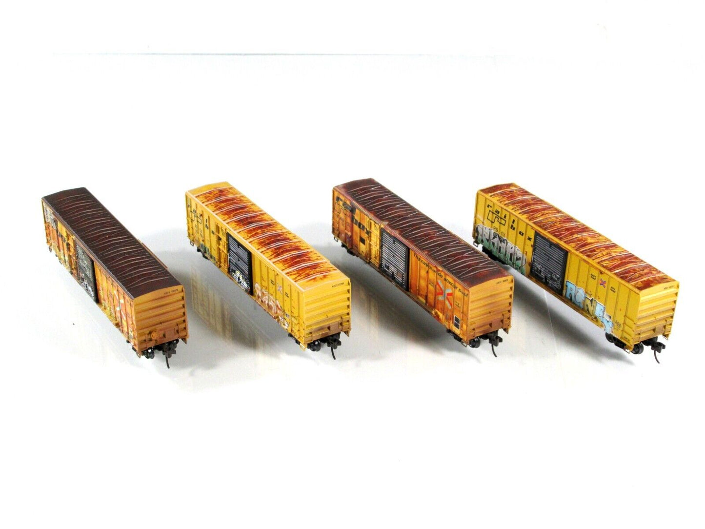 N Scale *RAILBOX* Weathered, Monkey Graffiti Box Car Set - Micro Trains 99305600