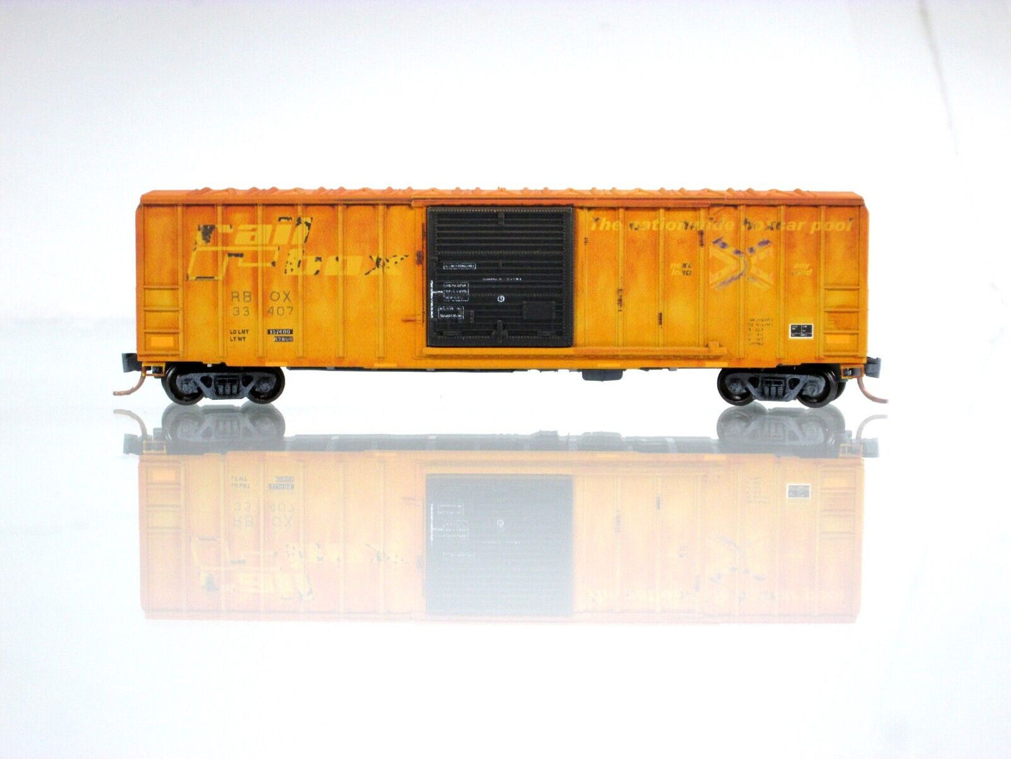 N Scale **RAILBOX GRAFFITI** Box Car #33407 - Micro Trains NSE MTL 17-90 *RARE*