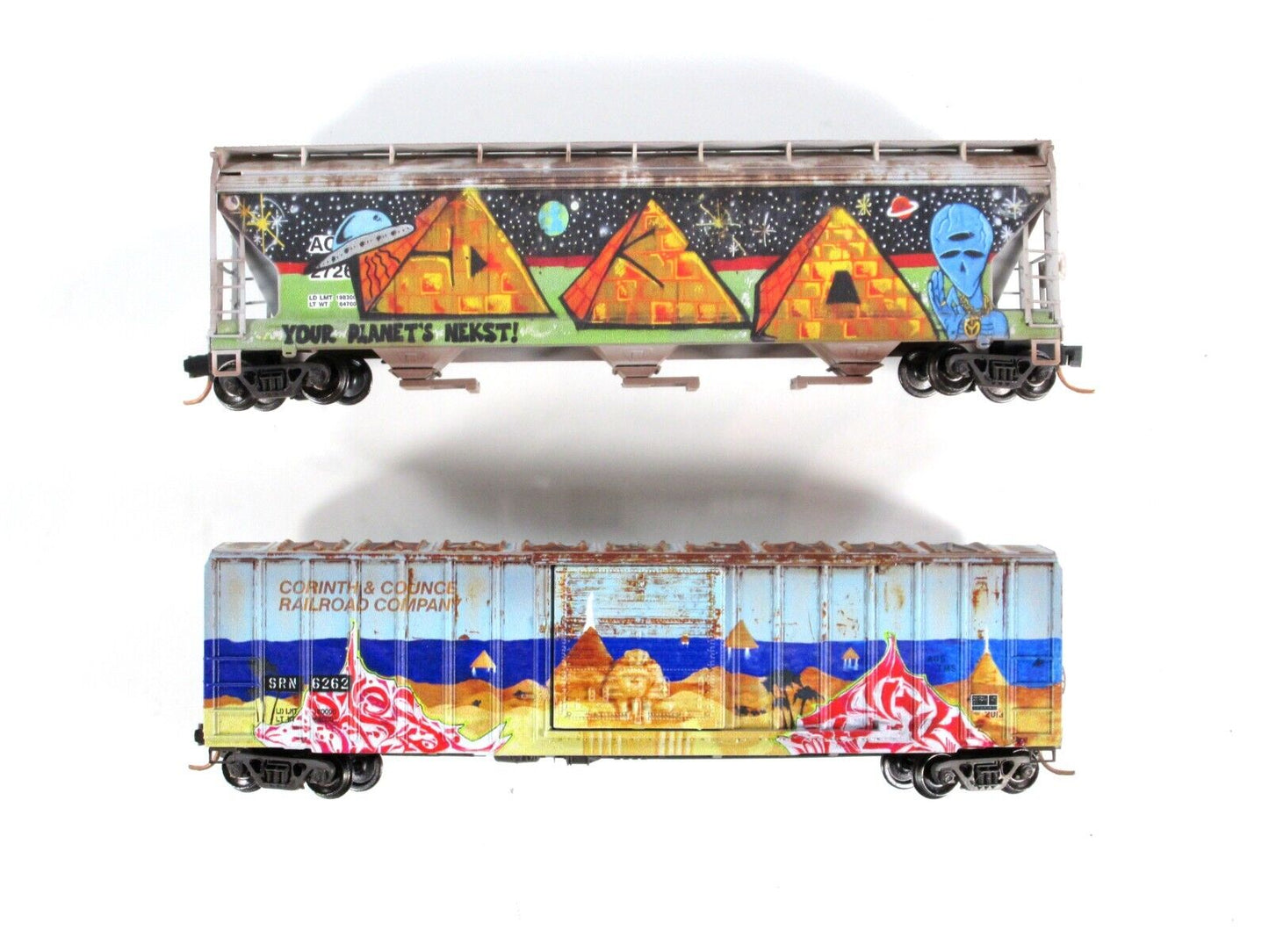 N Scale **SPACESHIP GRAFFITI** Box Car & Hopper 2-Pack - Micro Trains 99305460
