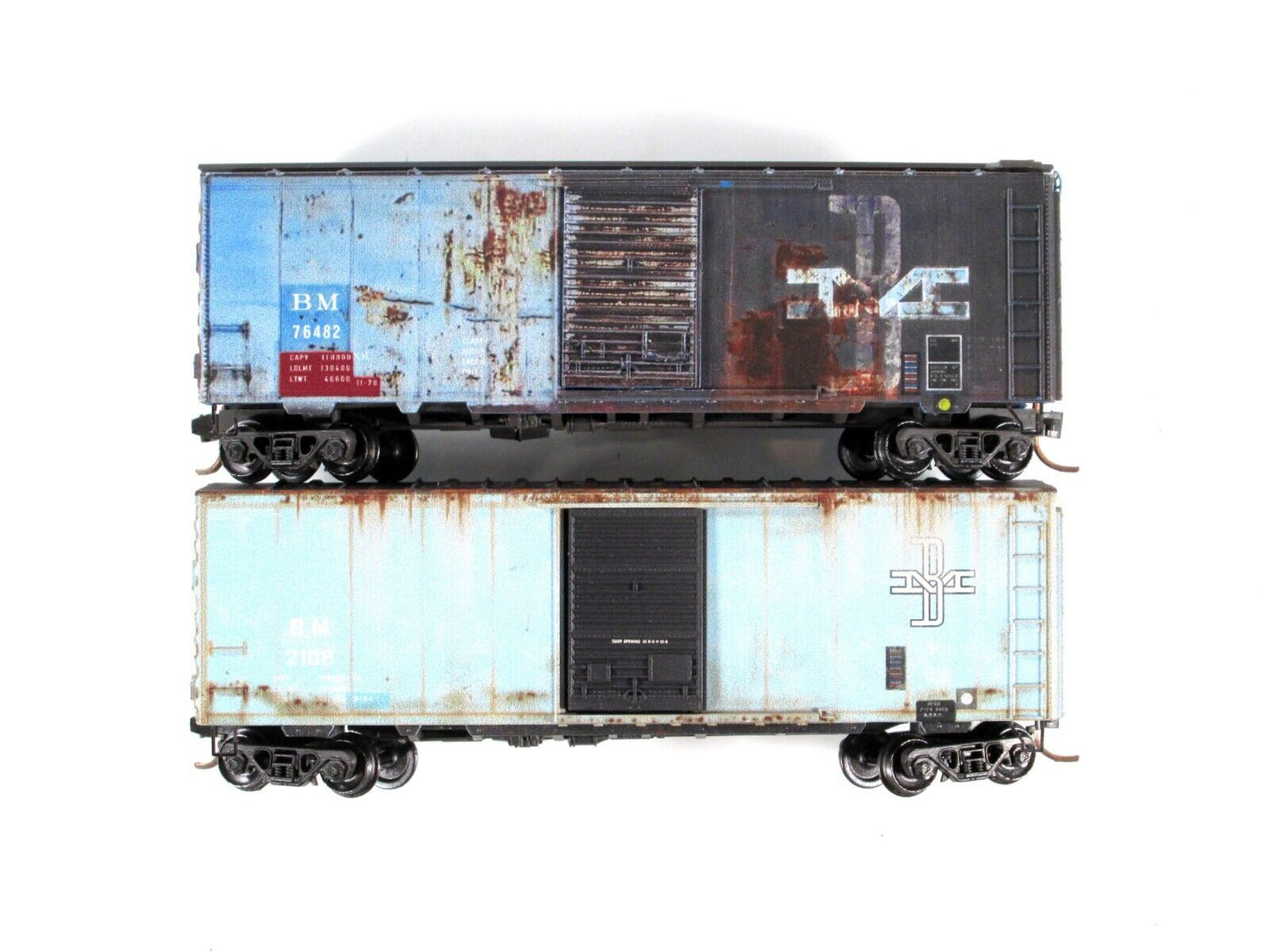 N Scale **BOSTON & MAINE** Weathered Box Car 2-Pack Set - Micro Trains 02044696