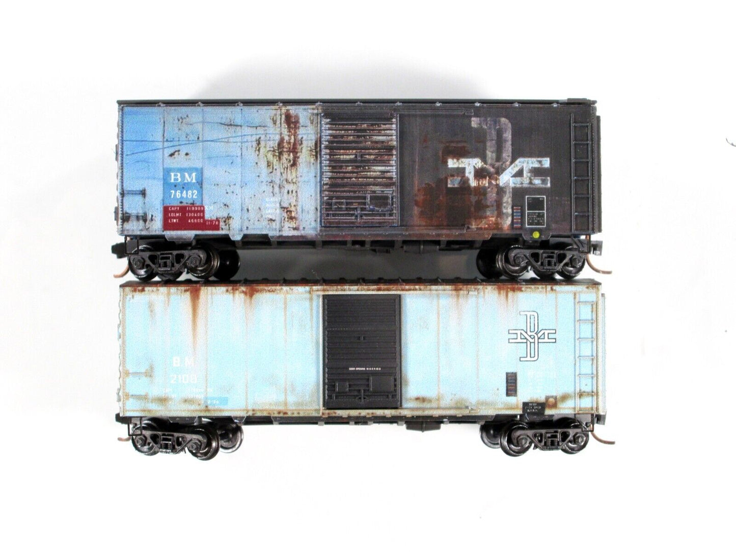 N Scale **BOSTON & MAINE** Weathered Box Car 2-Pack Set - Micro Trains 02044696