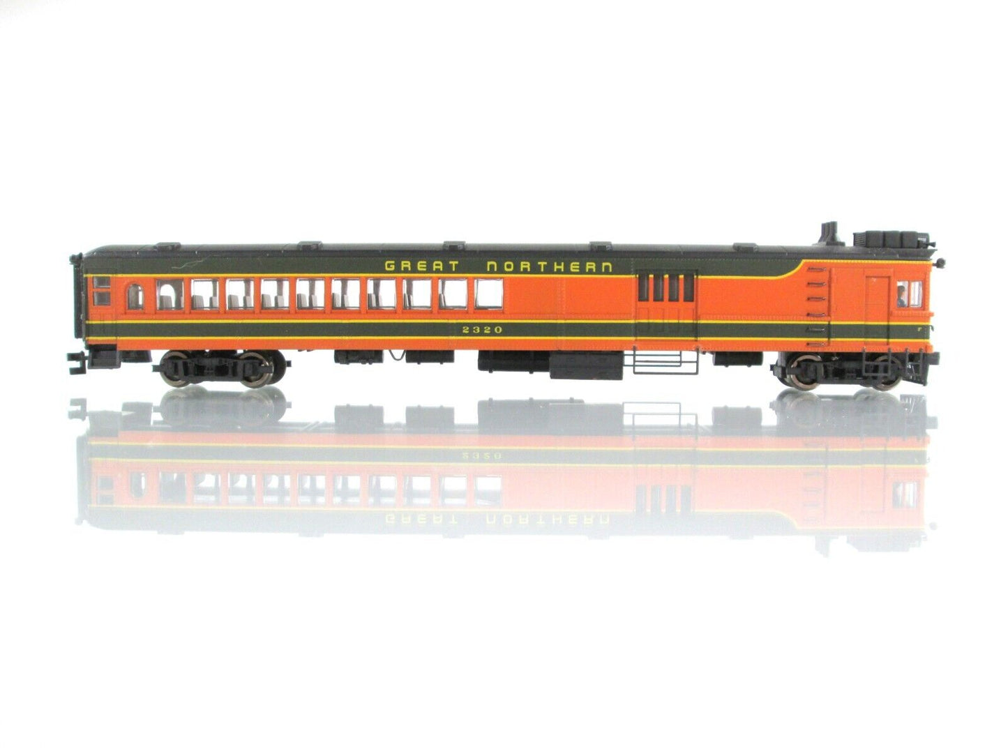 HO Scale GREAT NORTHERN Doodlebug Passenger Locomotive #2320 - Bachmann Spectrum