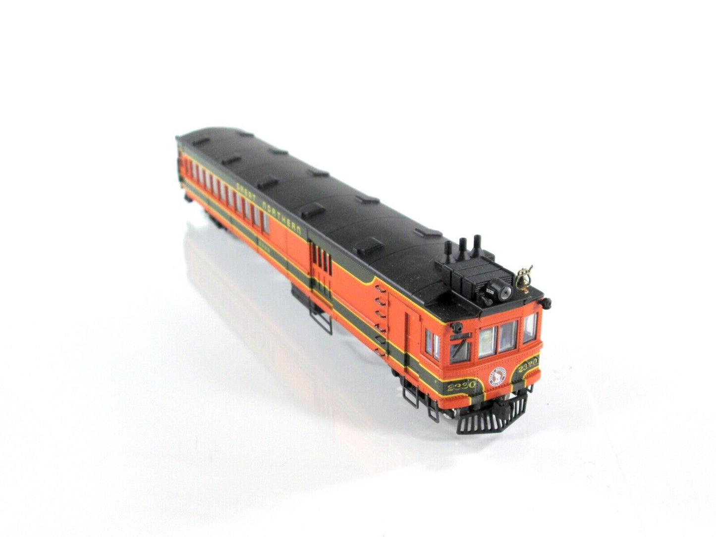 HO Scale GREAT NORTHERN Doodlebug Passenger Locomotive #2320 - Bachmann Spectrum