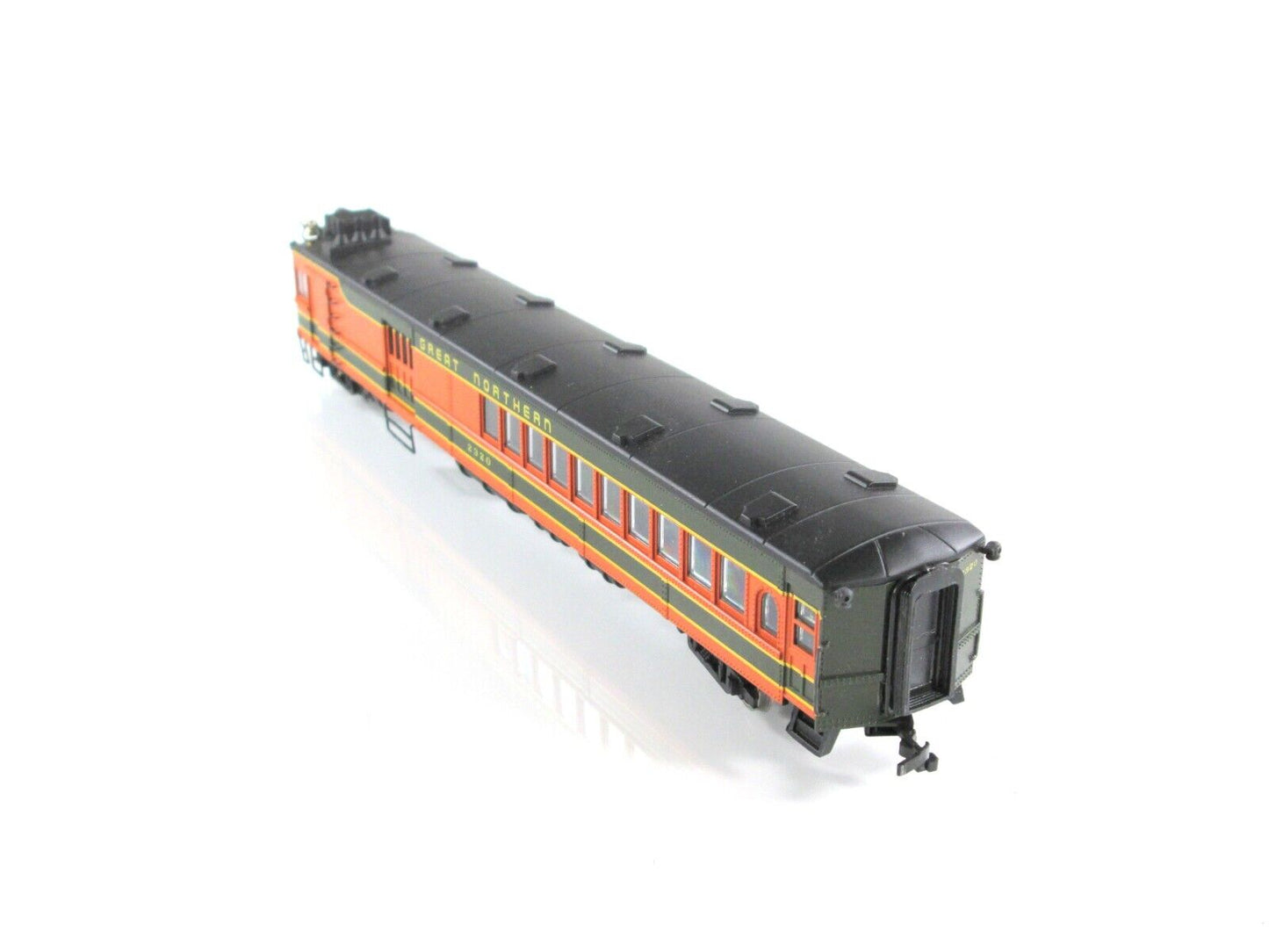 HO Scale GREAT NORTHERN Doodlebug Passenger Locomotive #2320 - Bachmann Spectrum