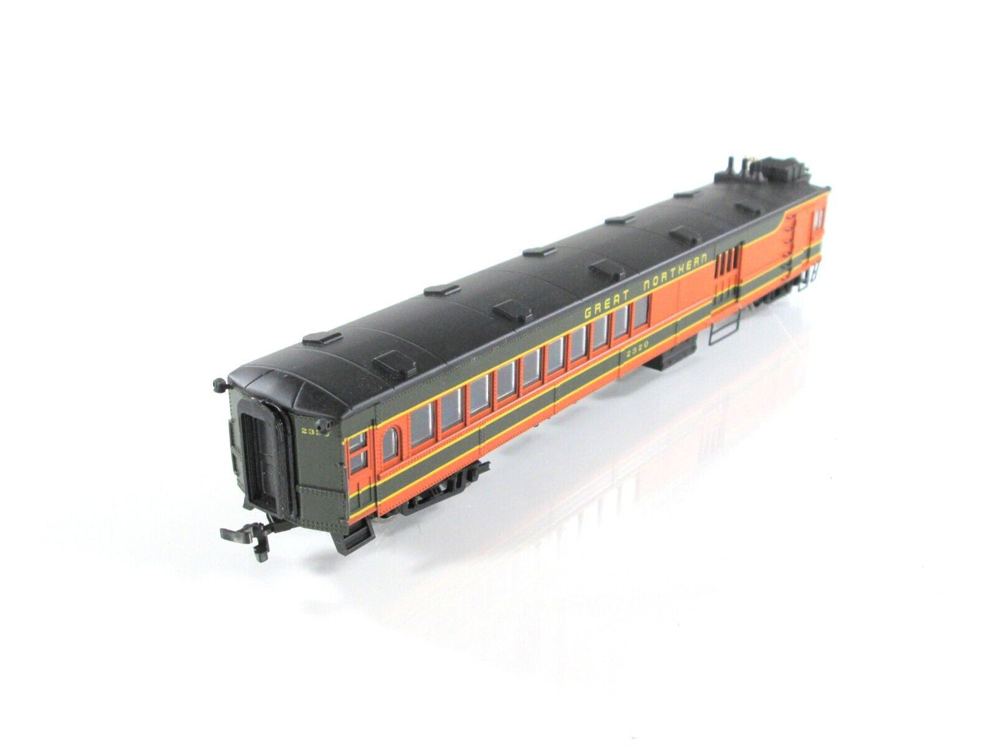 HO Scale GREAT NORTHERN Doodlebug Passenger Locomotive #2320 - Bachmann Spectrum