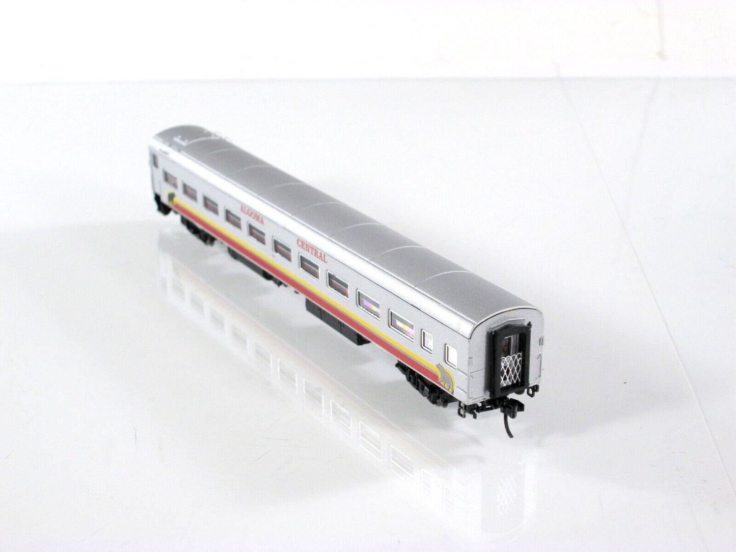 N Scale ALGOMA CENTRAL Lighted Passenger Coach, AC #5519 -- Rapido TRAINS 500122