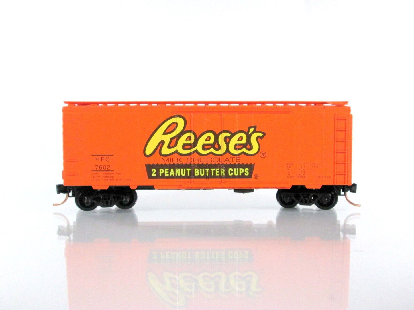N Scale Hershey's REESE'S Peanut Butter Cups 40' Box Car ---  Micro Trains 21300