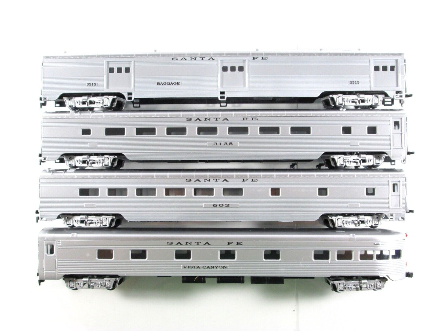 HO Scale SANTA FE Corrugated Lightweight Passenger 8-Car Set -- IHC 47788