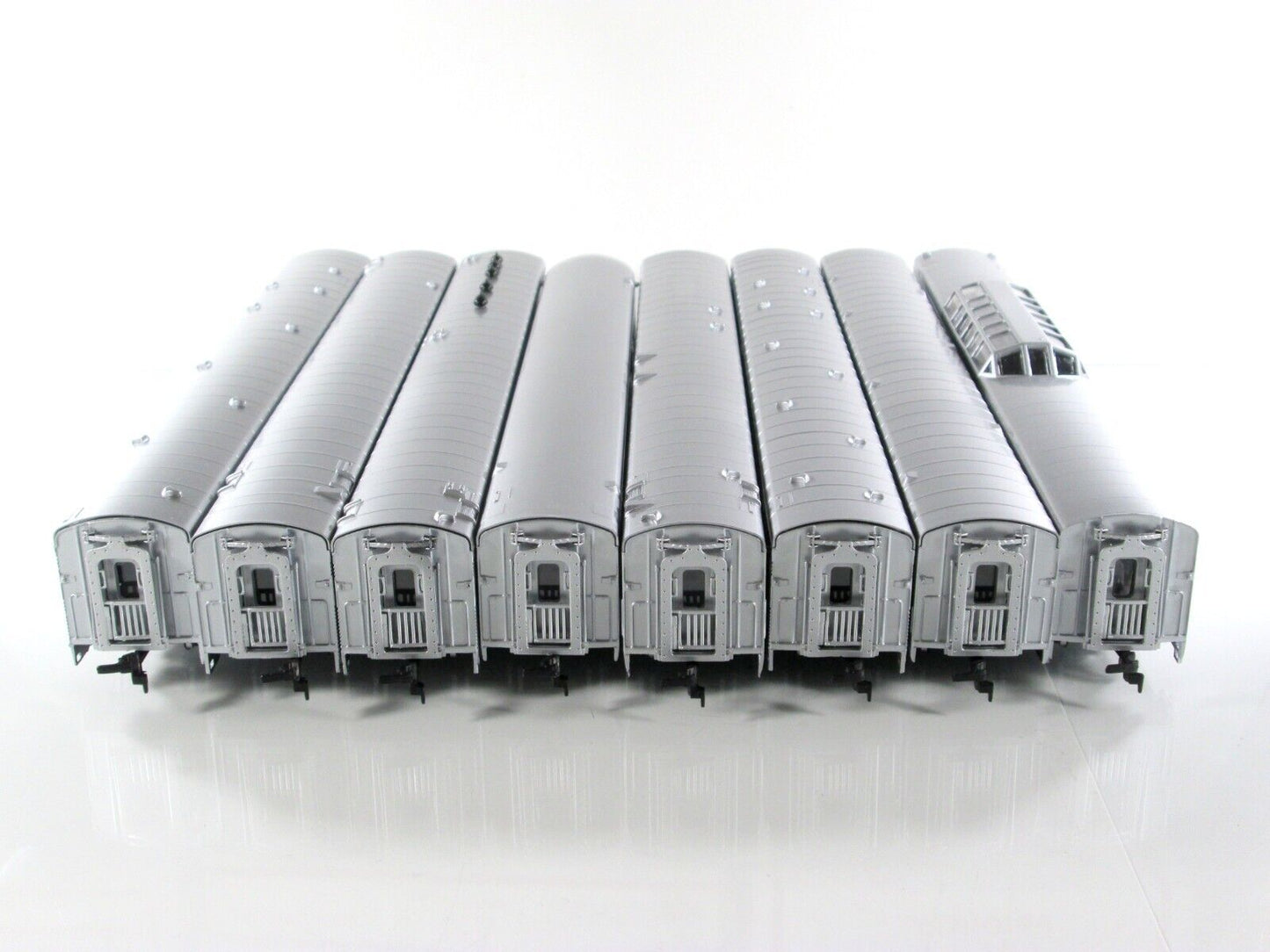 HO Scale SANTA FE Corrugated Lightweight Passenger 8-Car Set -- IHC 47788