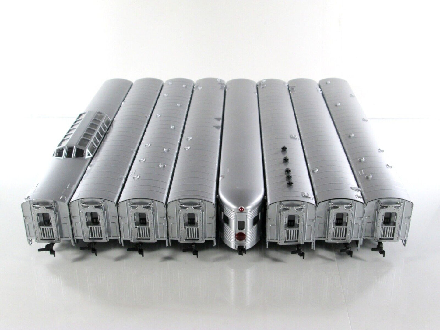 HO Scale SANTA FE Corrugated Lightweight Passenger 8-Car Set -- IHC 47788