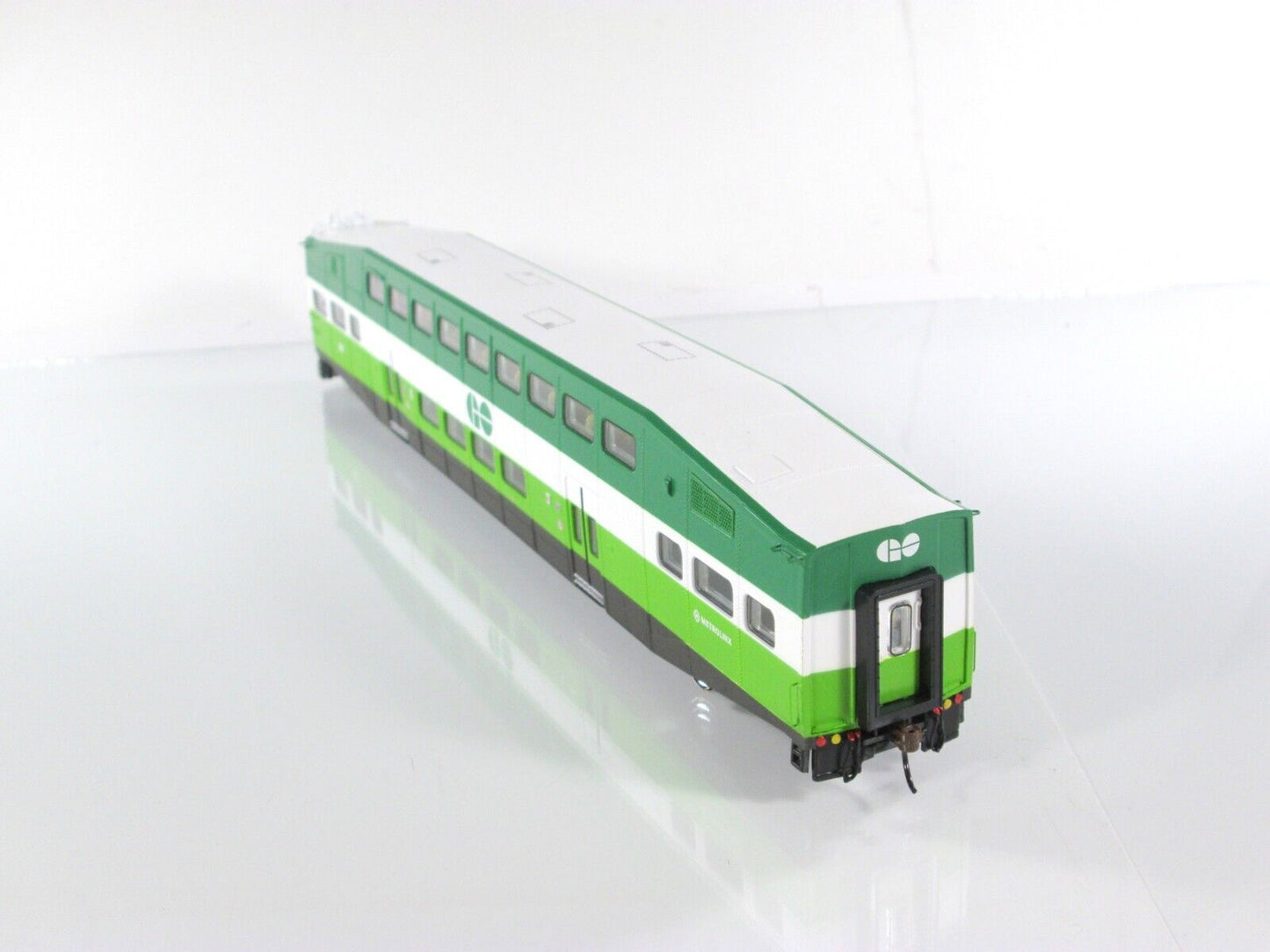 HO Scale GO TRANSIT BOMBARDIER Bi-Level Passenger Control Car #302 Athearn 25958