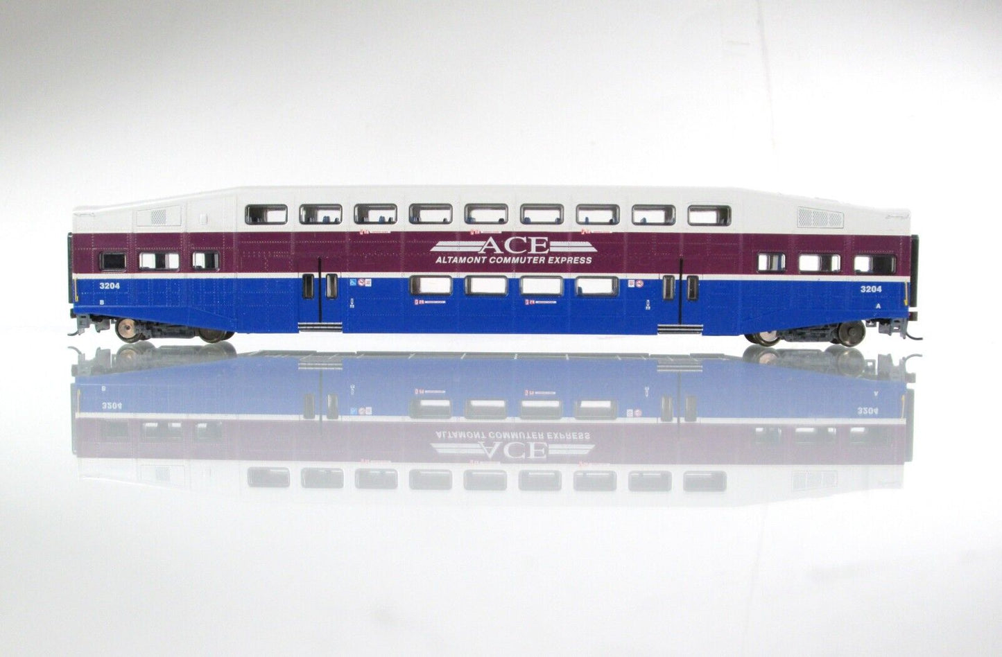HO Scale ALTAMONT COMMUTER EXPRESS Bombardier Coach Car, ACE #3204 -Athearn 2590